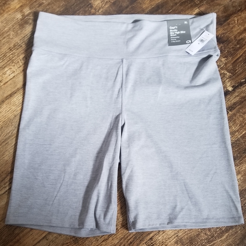 GAP Fit Studio Sky High Biker Shorts